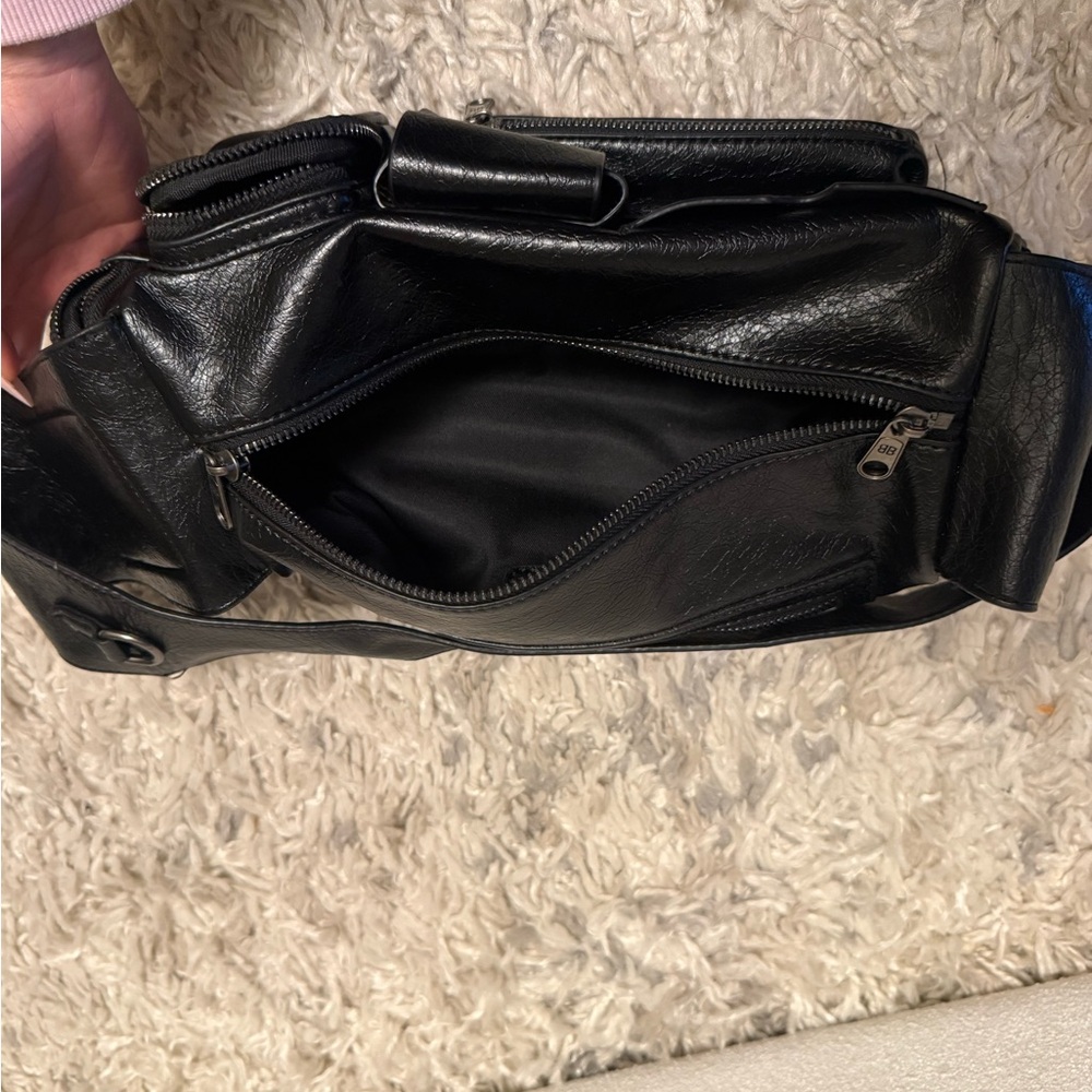 Black Leather Utility Bag - Picture 9 of 15